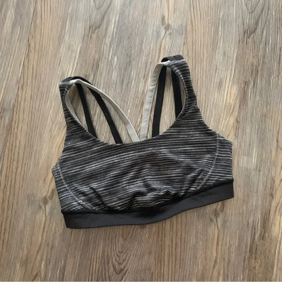 Lululemon Bra Size 4 - Picture 3 of 4